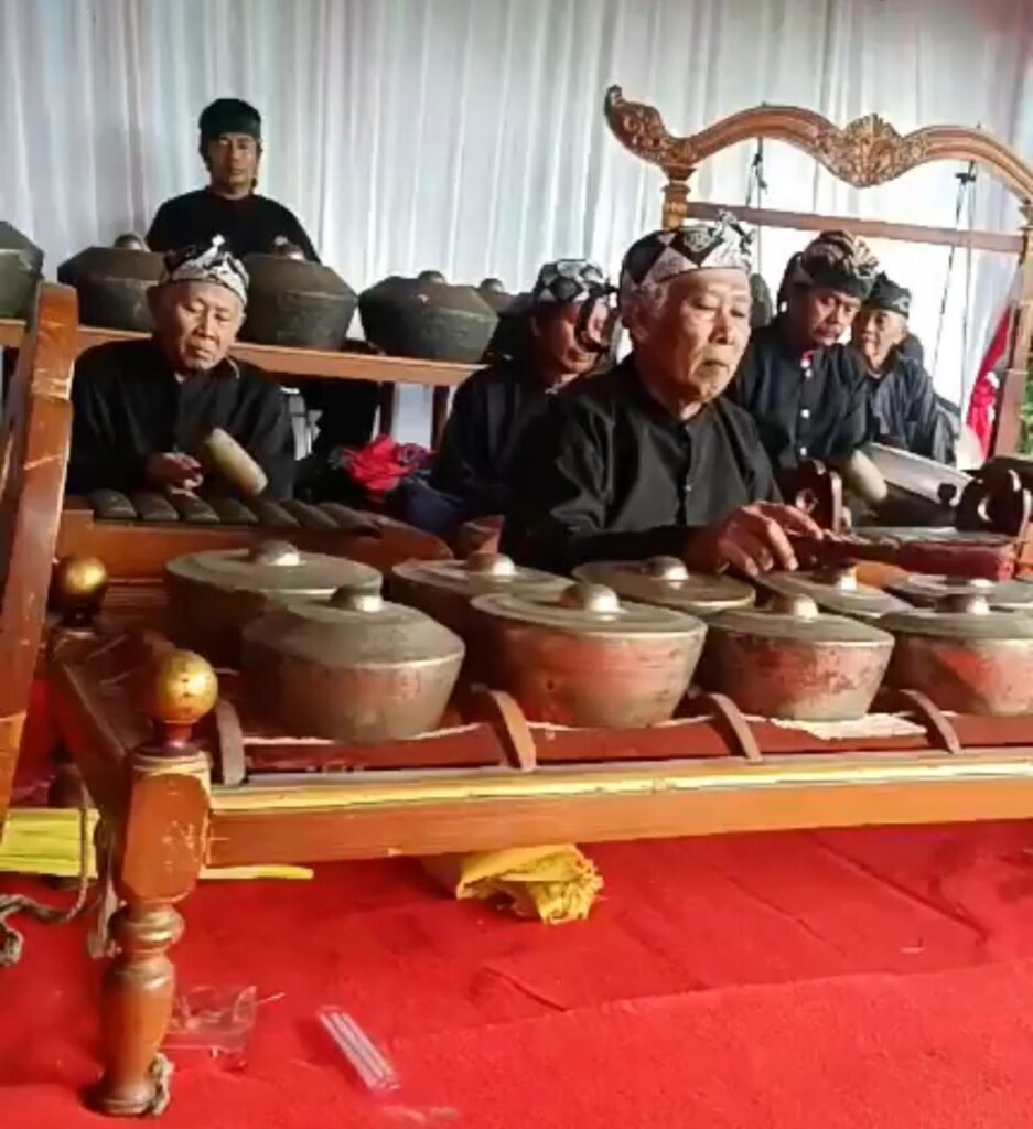 Pembelajaran gamelan dan tembang catrawarta Pembelajaran gamelan dan tembang tembang berbahasa sunda kepada generasi muda dok dewi kanti